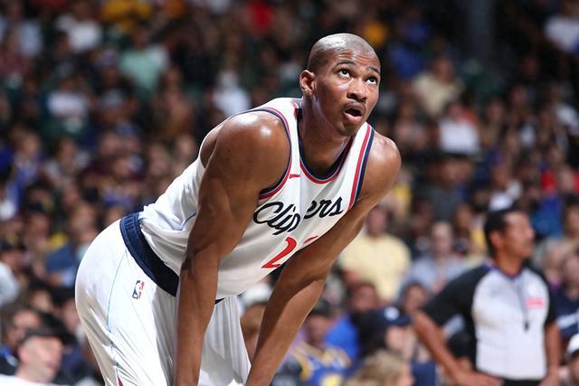 中国选手朱卿获大连马拉松女子组冠军